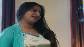 Indian Desi Girl's Hot Dance-Off with Sexy Bollywood Music