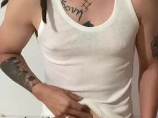 Rasta fuma, se masturba y se corre en la cámara ????????