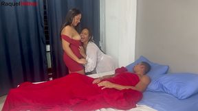 namorada trouxe sua amiga , e o sortudo comeu as duas ,e ainda fez a amiguinha esguichar na cara da namorada .