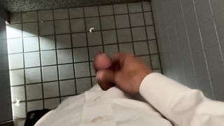 1_Jerking-off inside a public toilet