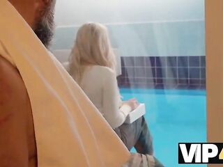 VIP4K. Be my hawt dad in the pool
