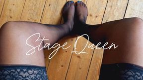 Sexy Füße der stage Queen in verschiedenen Schuhen, Converse, Sneaker, Doc Martens und natürlich in ihrer vollen Form in barfuß..