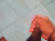 Brincando sozinho no chuveiro