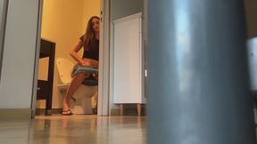 Pee with door wide open
