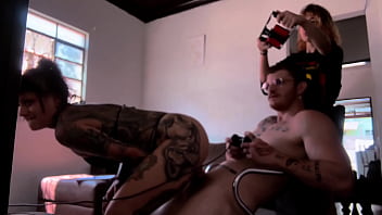 bastidores fodendo e jogando game