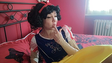 ChantalChannel as burping hot Snowhite disney princess
