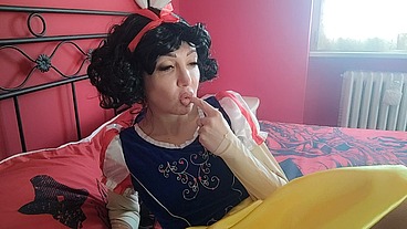 ChantalChannel as burping hot Snowhite disney princess