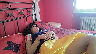ChantalChannel as burping hot Snowhite disney princess