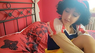 ChantalChannel as burping hot Snowhite disney princess