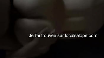 Cette &eacute_tudiante super sexy sait monter parfaitement cette grosse bite