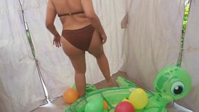 Popping on Me Water Filled Balloons Outdoors - Bunny Looner