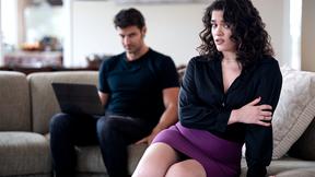 ”Computer technician finds porn on latin MILF Victoria Voxxx her pc”