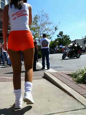 Two young waitresses from Hooters flaunts their asses in orange shorts