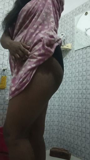 Desi girl bathroom real undress hot   Clip 1