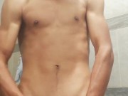 Caliente latin colombiano ama botar leche frente a la camara