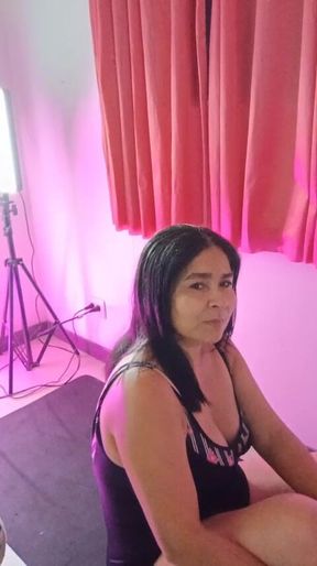 This Older Lady Gives You Abdominal Training Classes While You Only Think About Fucking Her.