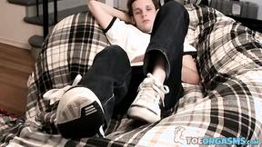 ”twink Jarrod Prince has a suckable toe that you will lust for”