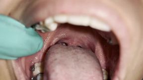 Delicate throat allure