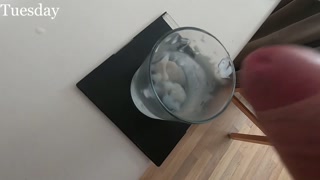 Elle drinks 11 loads of collected from a glass