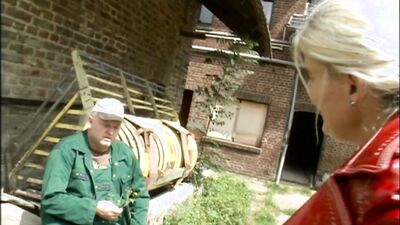 Watch this curvy mature babe take a fat cock in her mouth and get a cumshot in her mouth