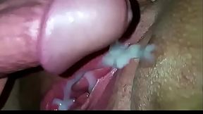 Fudeu a buceta no pelo e gozou dentro