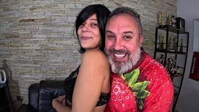 depois de um tempo a novata vai se soltando e entra no ritmo da putaria angela diniz