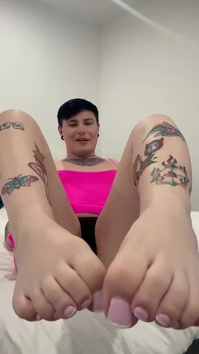 Jerk off Over My Pretty Feet