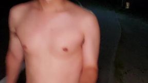 Exhibitionist Japanese babe struts naked through the city streets