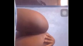 Elle a un cul  d'_enfer