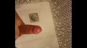 Novinho peludo punheta no banho