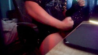Wanking whilst Im uploading