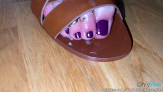 Cum on my slippers, cum trampling (@toohotfeetforyou OnlyFans)