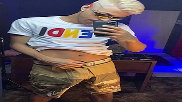 novinho cafuçu cacetudo sacando a rola pra fora