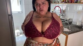 Fui cozinhar e acabei enfiando a cenoura no cu e fazendo uma DP com os vegetais - Mary Jhuana