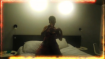 TRIO DE LENGUA LA CHUPAN ENTRE 2 LAS TETAS LA CONCHA Y EL CULO Y LE COJEN BIEN FUERTE EL CULO CON PERLA LOPEZ