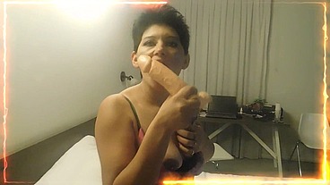 TRIO DE LENGUA LA CHUPAN ENTRE 2 LAS TETAS LA CONCHA Y EL CULO Y LE COJEN BIEN FUERTE EL CULO CON PERLA LOPEZ