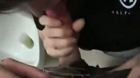 Gamer chick turns out to be an extremely skillful cock sucker
