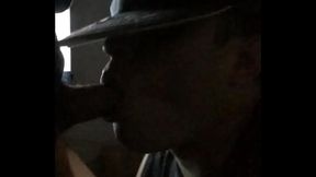 Viadinho chupando macho travad&atilde_o