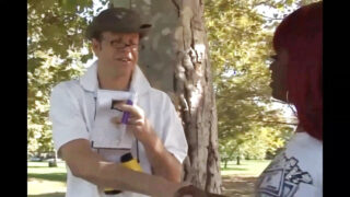 巨乳女星Staci Thorn、Nyeema Knoxxx、Zora Banx和Jackie Brown用她们的屁股深喉吞下了Mark Wood的巨根