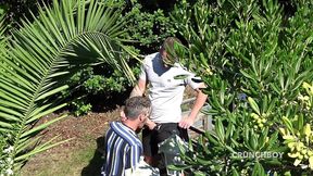 dimitri baise par le beau apolo adrii en exhib dans un jardin public