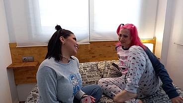Lésbico Kesha Ortega con una amiga