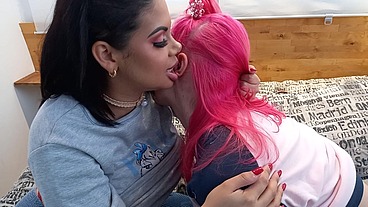 Lésbico Kesha Ortega con una amiga