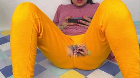 Komal′s boyfriend had worn her chaddi and pulled it out