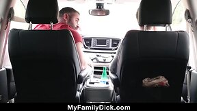 Muscular bear pappy fucks twink in car for smoking