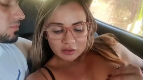 Safada do clit&oacute_ris grande me esperou para comer ela no carro