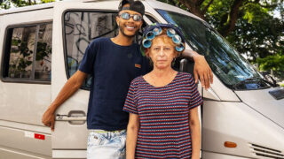 Abuela pelirroja BBW monta brutalmente una enorme polla negra para una intensa follada anal