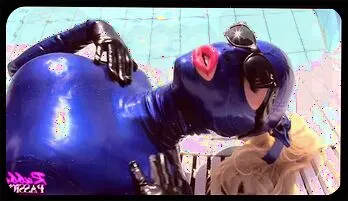 Latex Poolside Tease – Fetish Solo by RubberPassion New this week