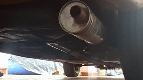 Mrs. Barbara accelerates the Fiat 147 (Custom) view of the muffler