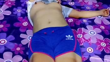 &iexcl_Cogiendo en el ba&ntilde_o bien RICO con mi VECINA Joven ESTUDIANTE me La Mam&aacute_ Hasta Dejarme Seco y ME MONTA hasta sacarme la LECHE!