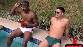 Festa na piscina com  sobrinho e seu amigo